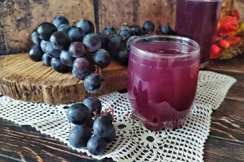 Domaći sok od crnog grožđa