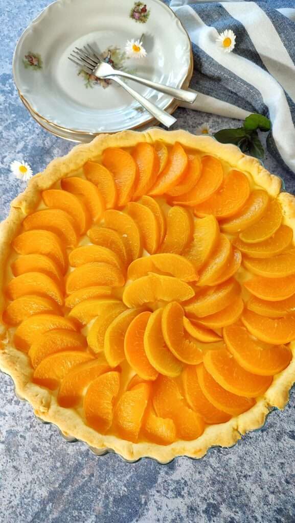 tart sa pudingom i breskvama